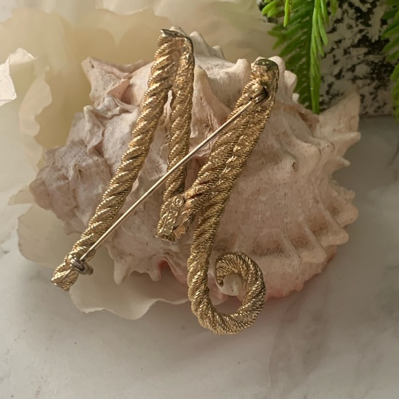 Vintage BSK "M" gold tone brooch. - Picture 2 of 5